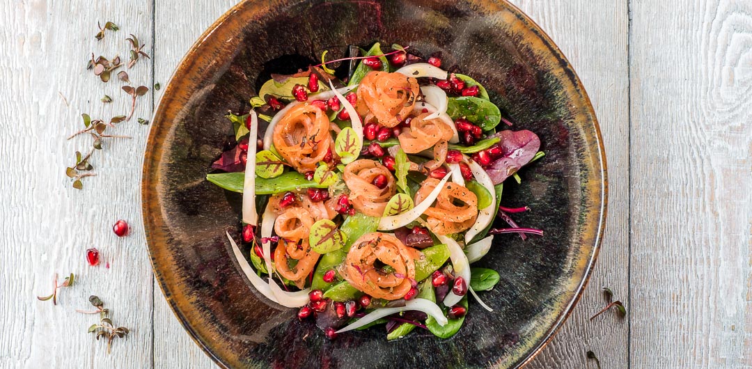 https://hungryformore.be/app/uploads/2024/12/3_Salade-zalm_venkel_mangetouts_granaatappel.jpg