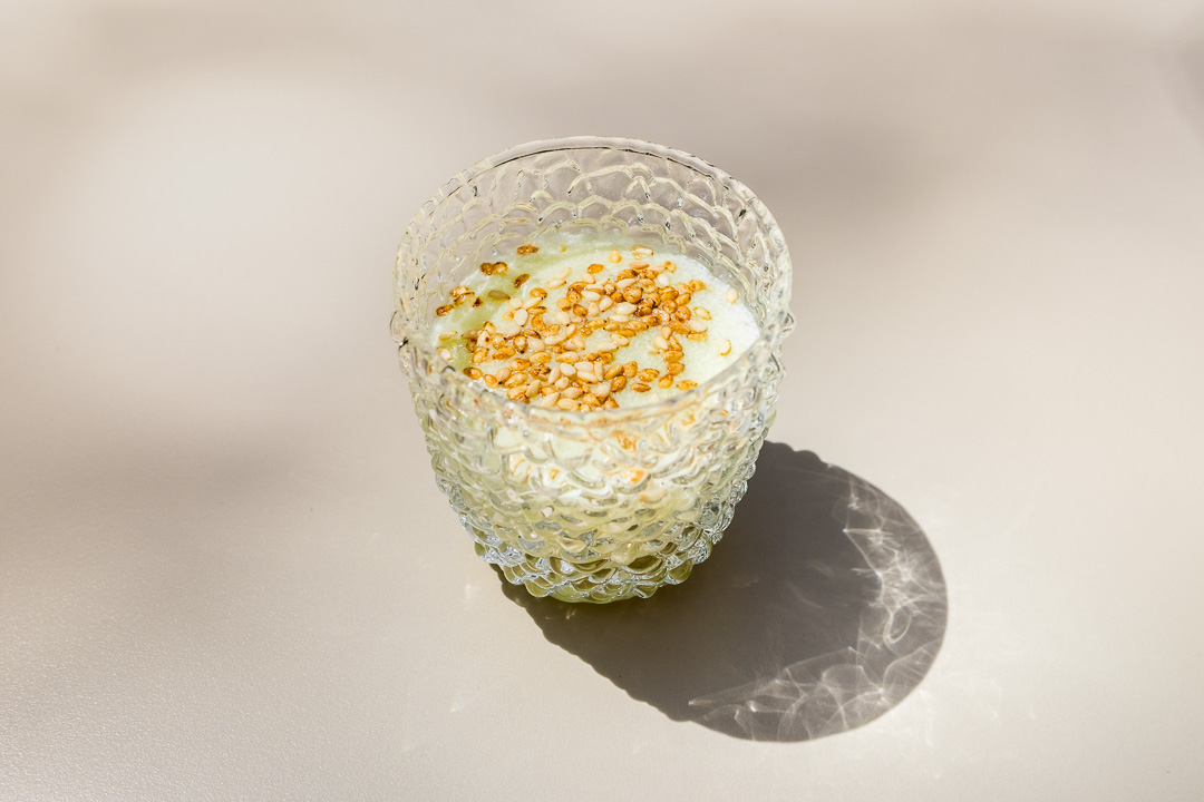https://hungryformore.be/app/uploads/2024/12/boury-roeselare-amuse-with-granny-smith-and-cucumber.jpg