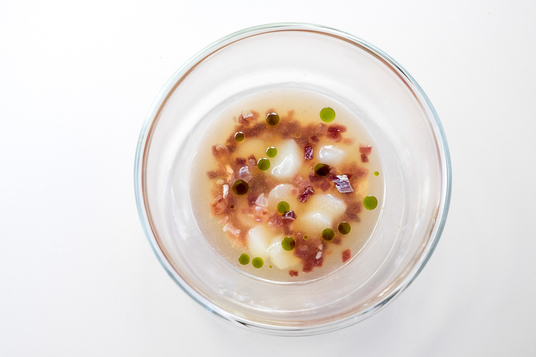 https://hungryformore.be/app/uploads/2024/12/boury-roeselare-asparagus-soup-with-ham.jpg