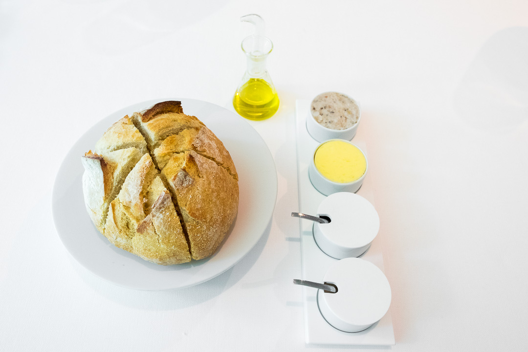 https://hungryformore.be/app/uploads/2024/12/boury-roeselare-bread-with-butter-and-olive-oil.jpg