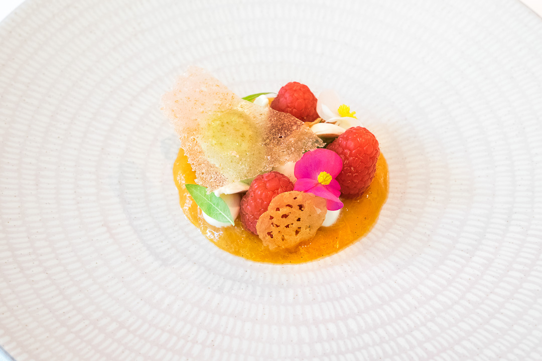 https://hungryformore.be/app/uploads/2024/12/boury-roeselare-dessert-with-apricot-raspberry-and-verbena.jpg