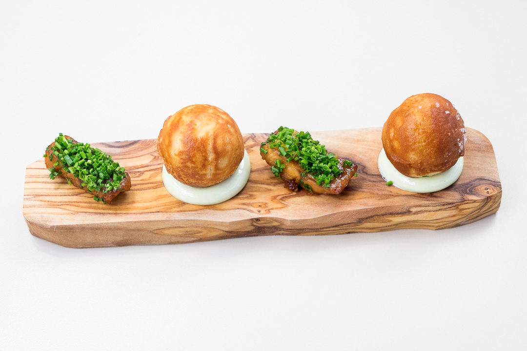 https://hungryformore.be/app/uploads/2024/12/boury-roeselare-eel-with-scone.jpg