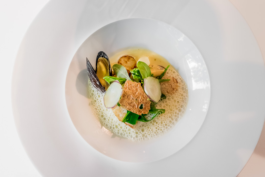 https://hungryformore.be/app/uploads/2024/12/boury-roeselare-north-sea-plaice-with-mussel.jpg