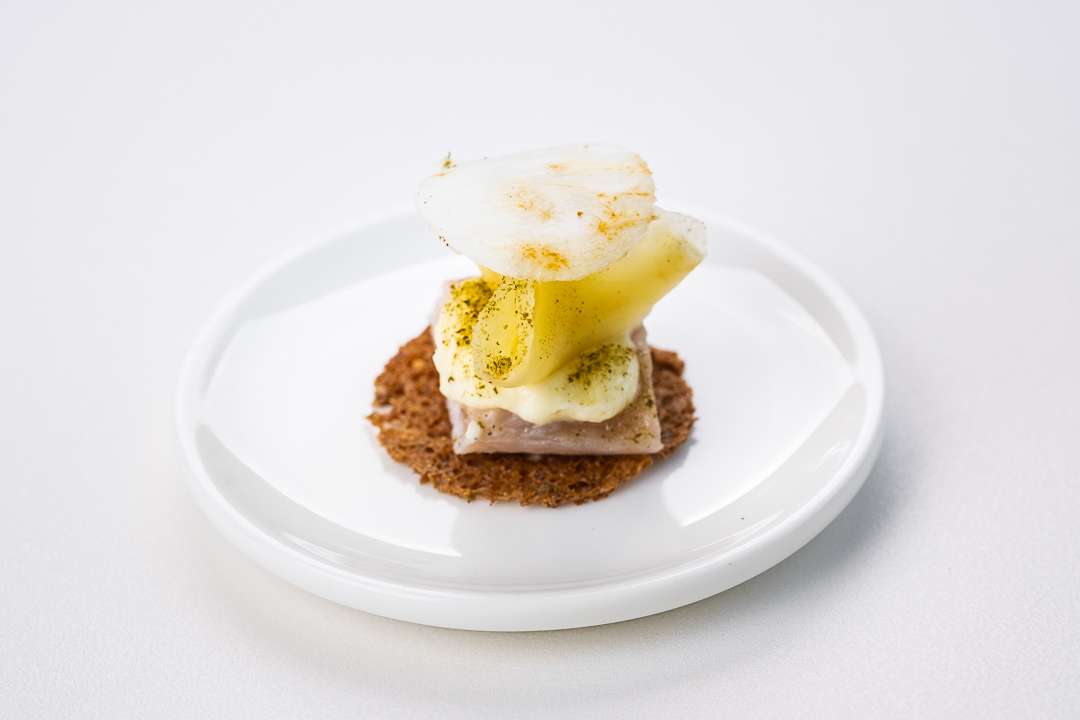 https://hungryformore.be/app/uploads/2024/12/de-jonkman-bruges-dish-on-a-white-plate.jpg