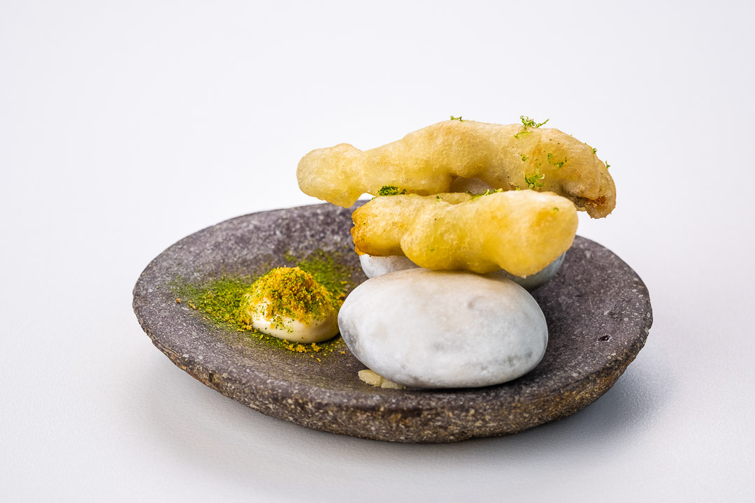 https://hungryformore.be/app/uploads/2024/12/de-jonkman-bruges-fried-bites-with-dip.jpg
