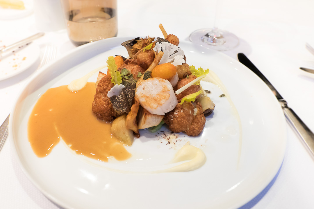 https://hungryformore.be/app/uploads/2024/12/het-gebaar-antwerp-veal-sweetbreads-scallops-truffle.jpg