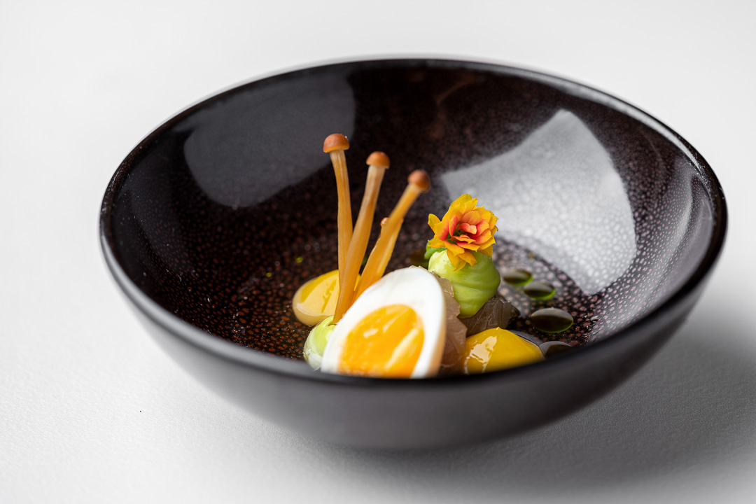 https://hungryformore.be/app/uploads/2024/12/kommilfoo-antwerp-amuse-bouche-with-egg.jpg
