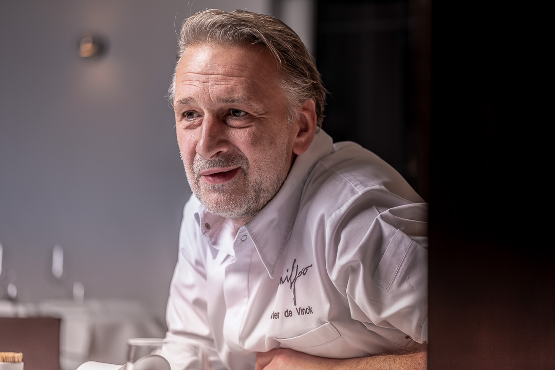 https://hungryformore.be/app/uploads/2024/12/kommilfoo-antwerp-chef-olivier-smiling.jpg