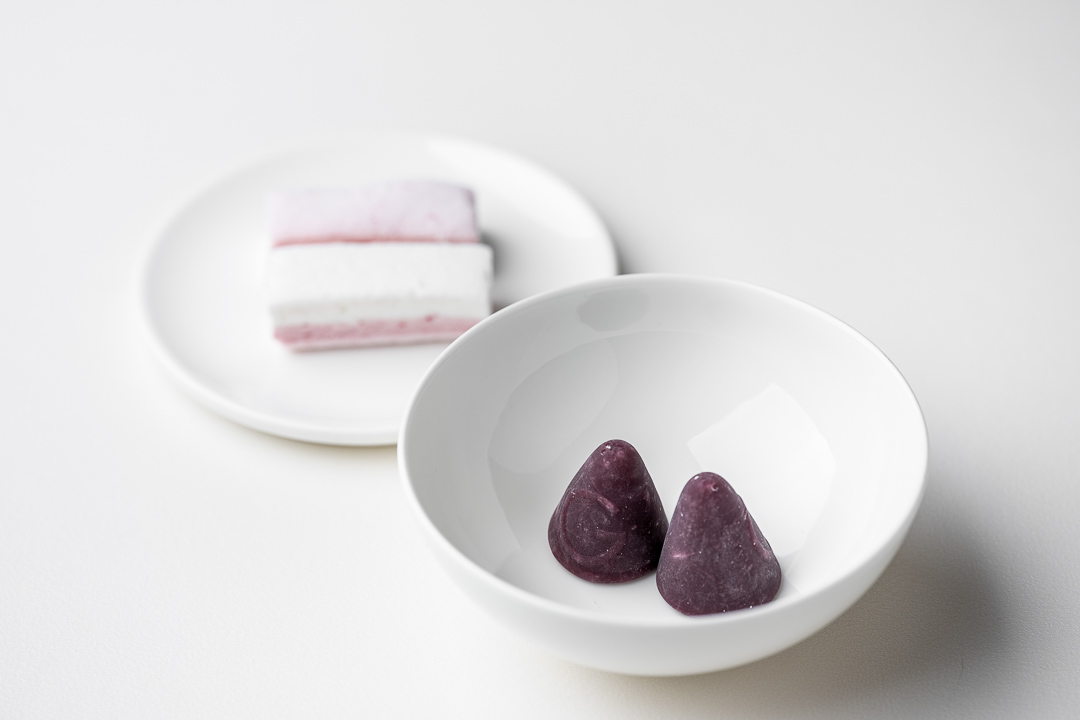 https://hungryformore.be/app/uploads/2024/12/kommilfoo-antwerp-cuberdon-mignardises.jpg