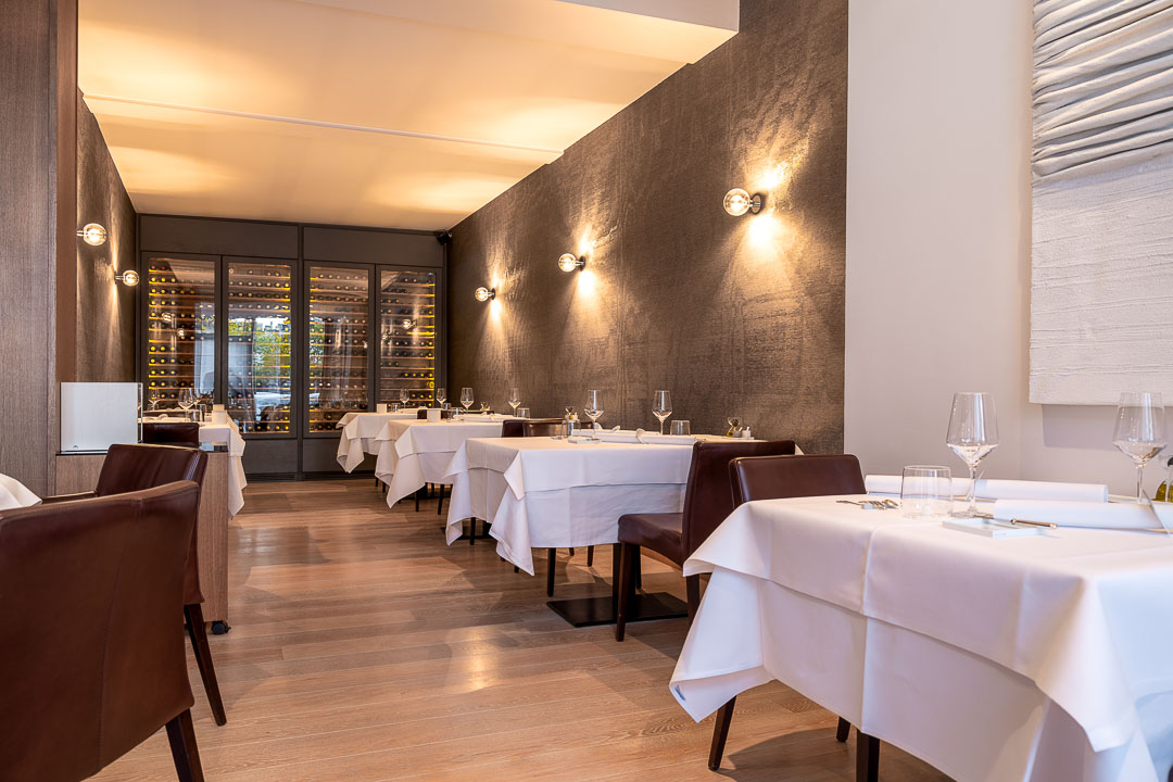 https://hungryformore.be/app/uploads/2024/12/kommilfoo-antwerp-dining-room.jpg