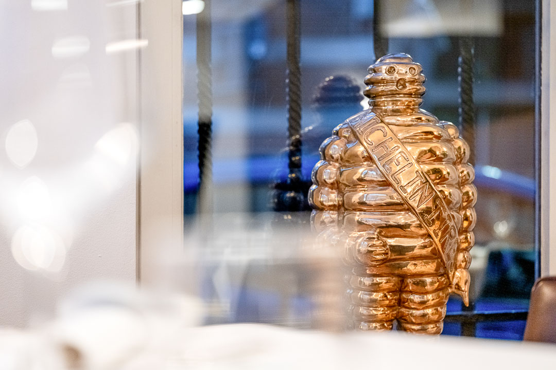 Golden Michelin Man statuette at restaurant Kommilfoo in Antwerp