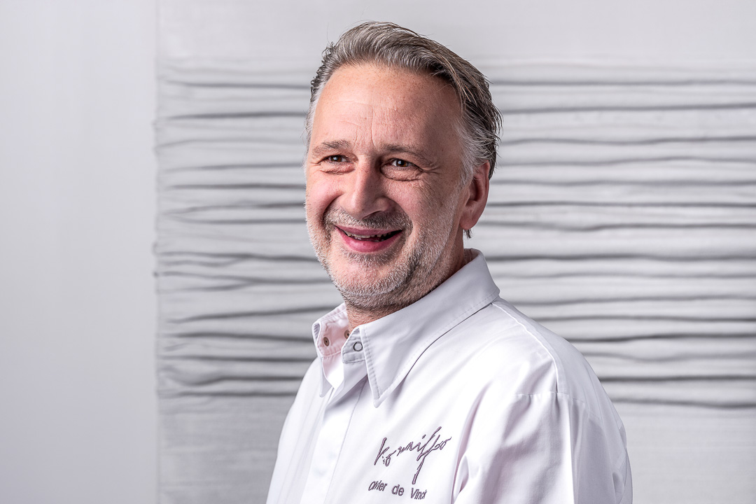 https://hungryformore.be/app/uploads/2024/12/kommilfoo-antwerp-portrait-of-the-chef.jpg