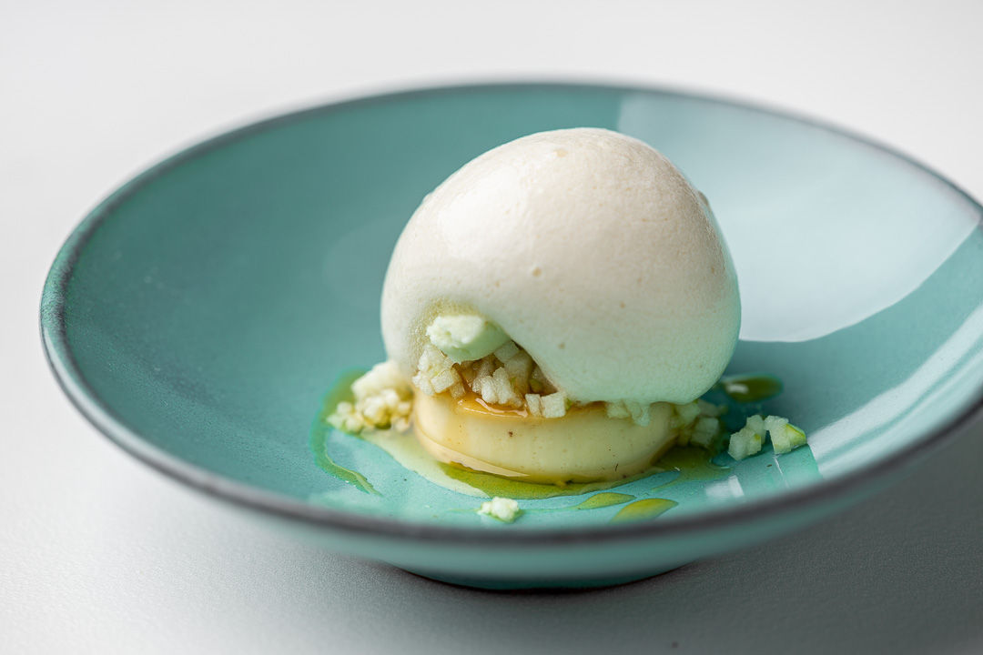 https://hungryformore.be/app/uploads/2024/12/kommilfoo-antwerp-tartelette-mignardise.jpg