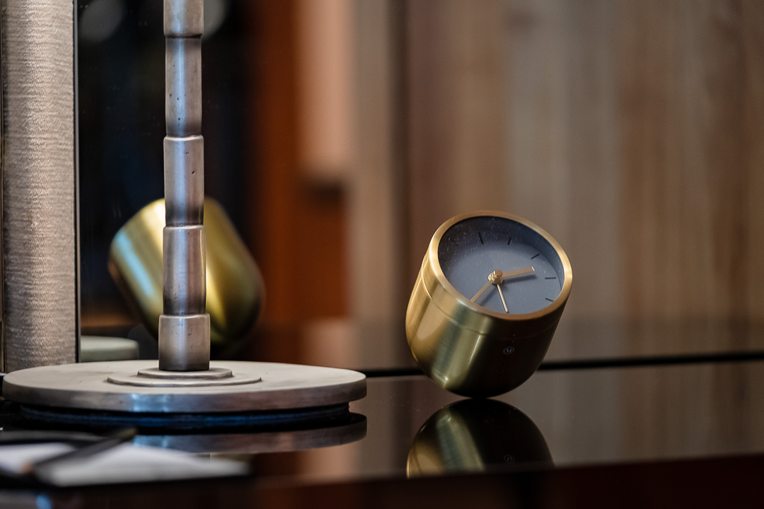 https://hungryformore.be/app/uploads/2024/12/sukhothai-bangkok-decorative-objects-on-a-table.jpg