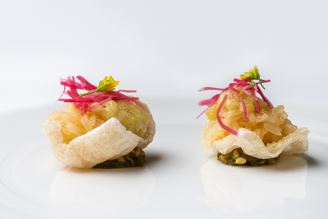 https://hungryformore.be/app/uploads/2024/12/sukhothai-bangkok-thai-crispy-bites.jpg