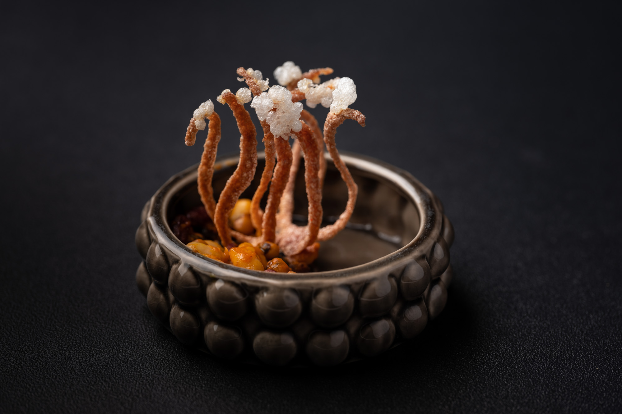 https://hungryformore.be/app/uploads/2025/01/pastorale-rumst-crisp-tuile-bite-in-a-bowl.jpg