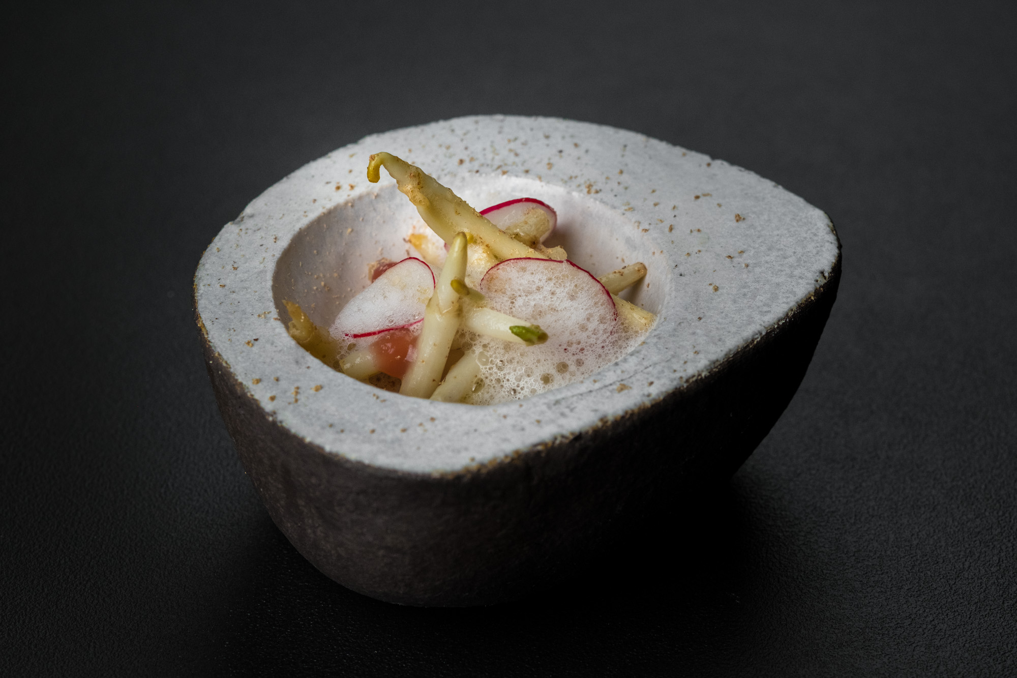 https://hungryformore.be/app/uploads/2025/01/pastorale-rumst-dish-in-a-stone-bowl.jpg