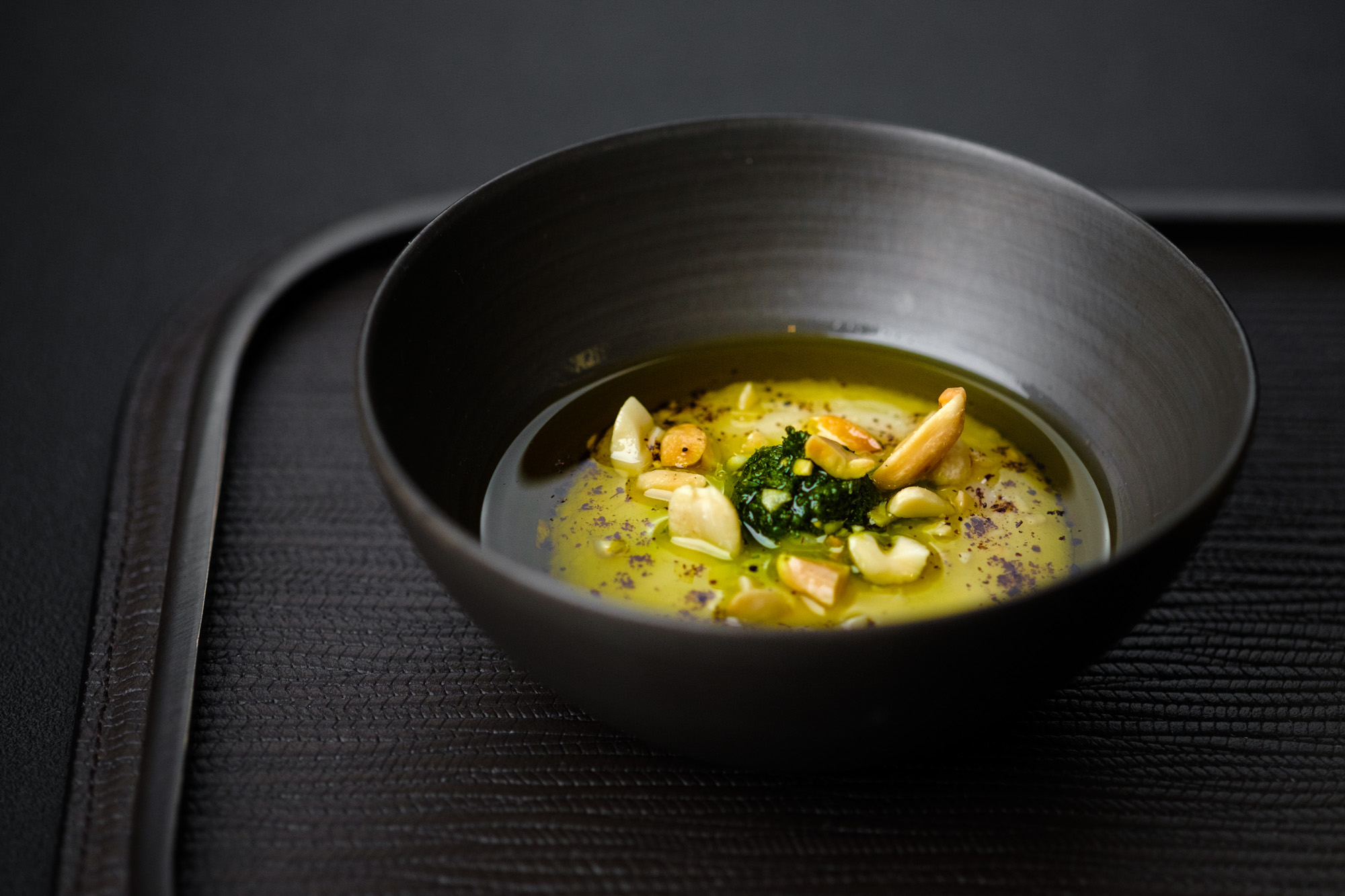https://hungryformore.be/app/uploads/2025/01/pastorale-rumst-dish-in-yellow-broth-in-a-black-bowl.jpg