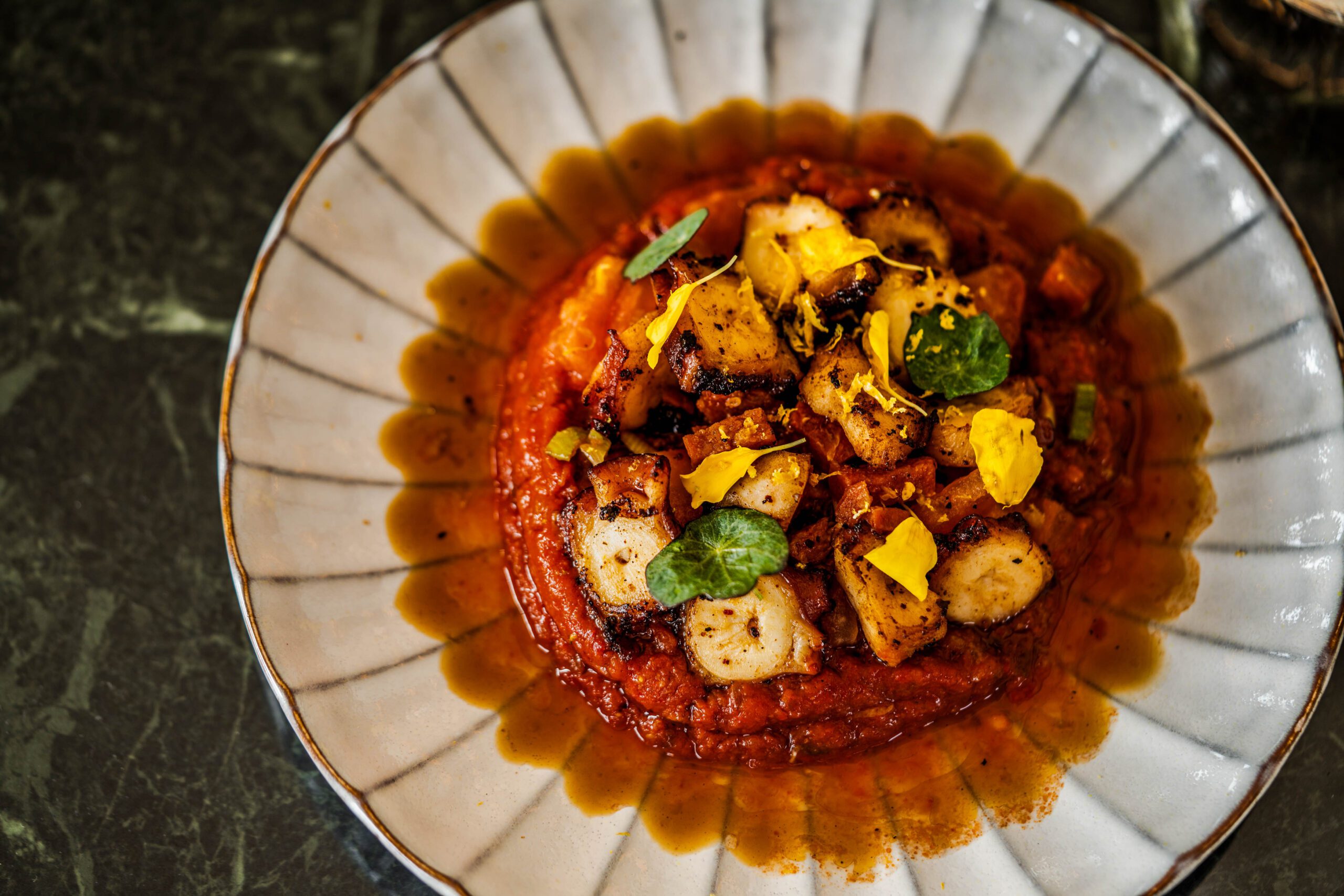 https://hungryformore.be/app/uploads/2025/10/barriq-gastrobar-antwerp-seafood-tomato-sauce-scaled.jpg