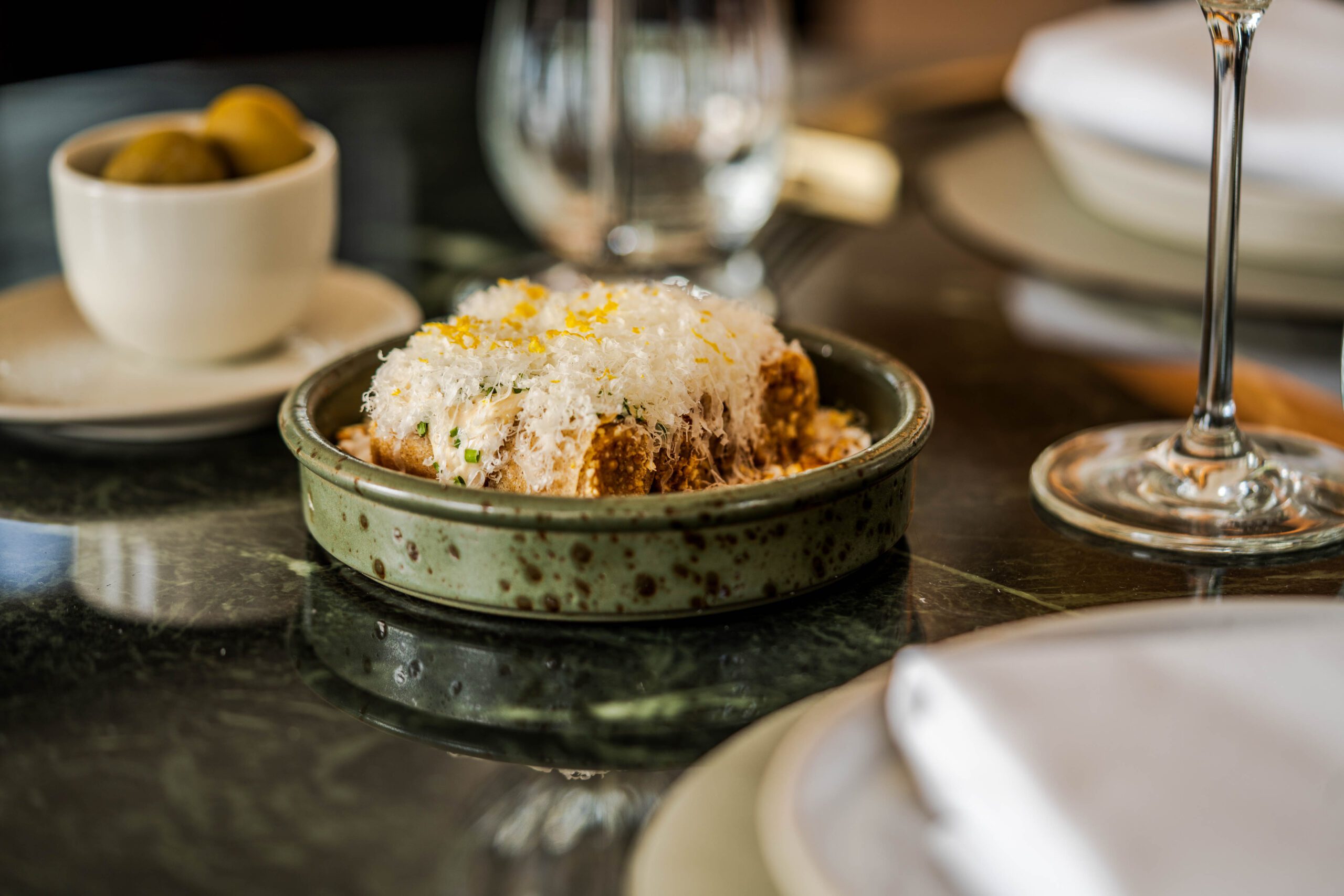 https://hungryformore.be/app/uploads/2025/10/barriq-gastrobar-antwerp-sharing-dish-scaled.jpg