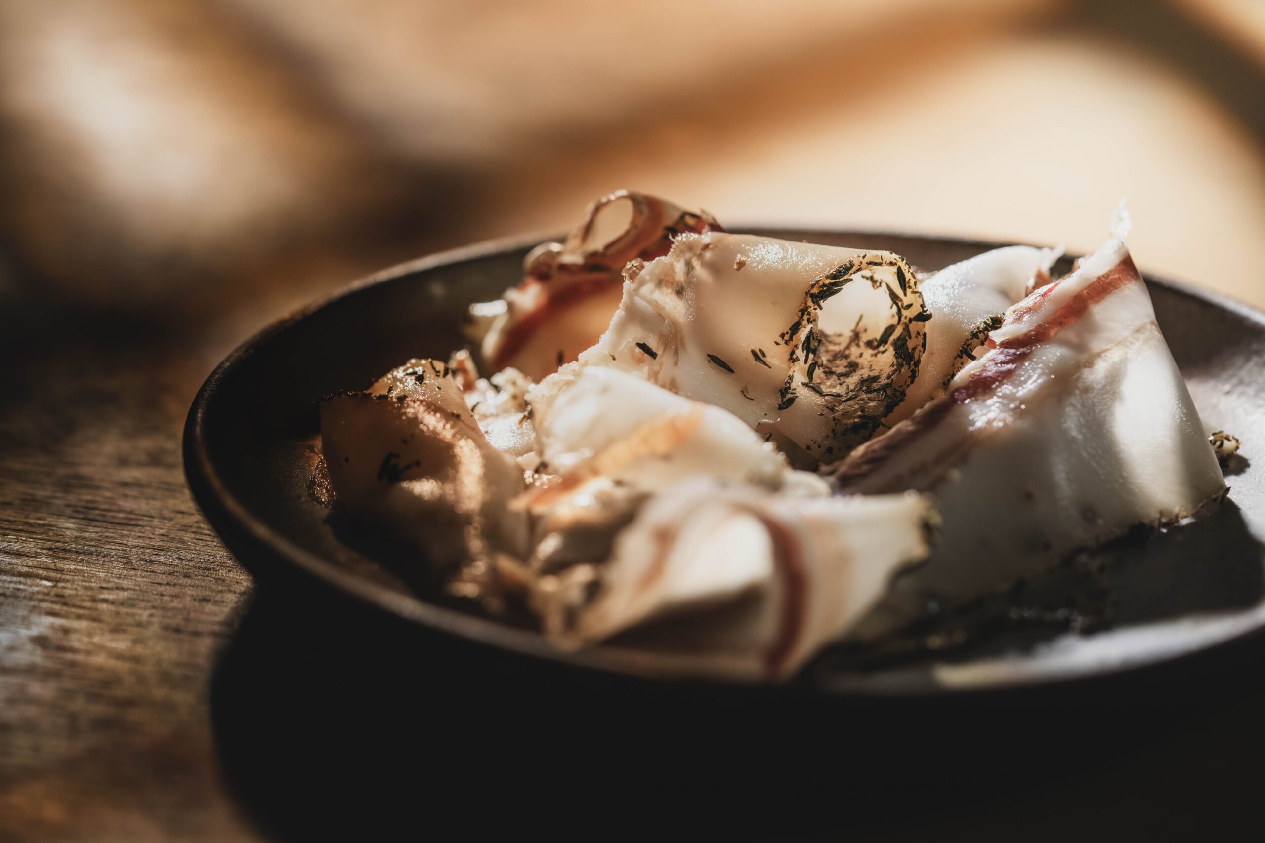 https://hungryformore.be/app/uploads/2025/10/neon-lier-crab-scaled.jpg