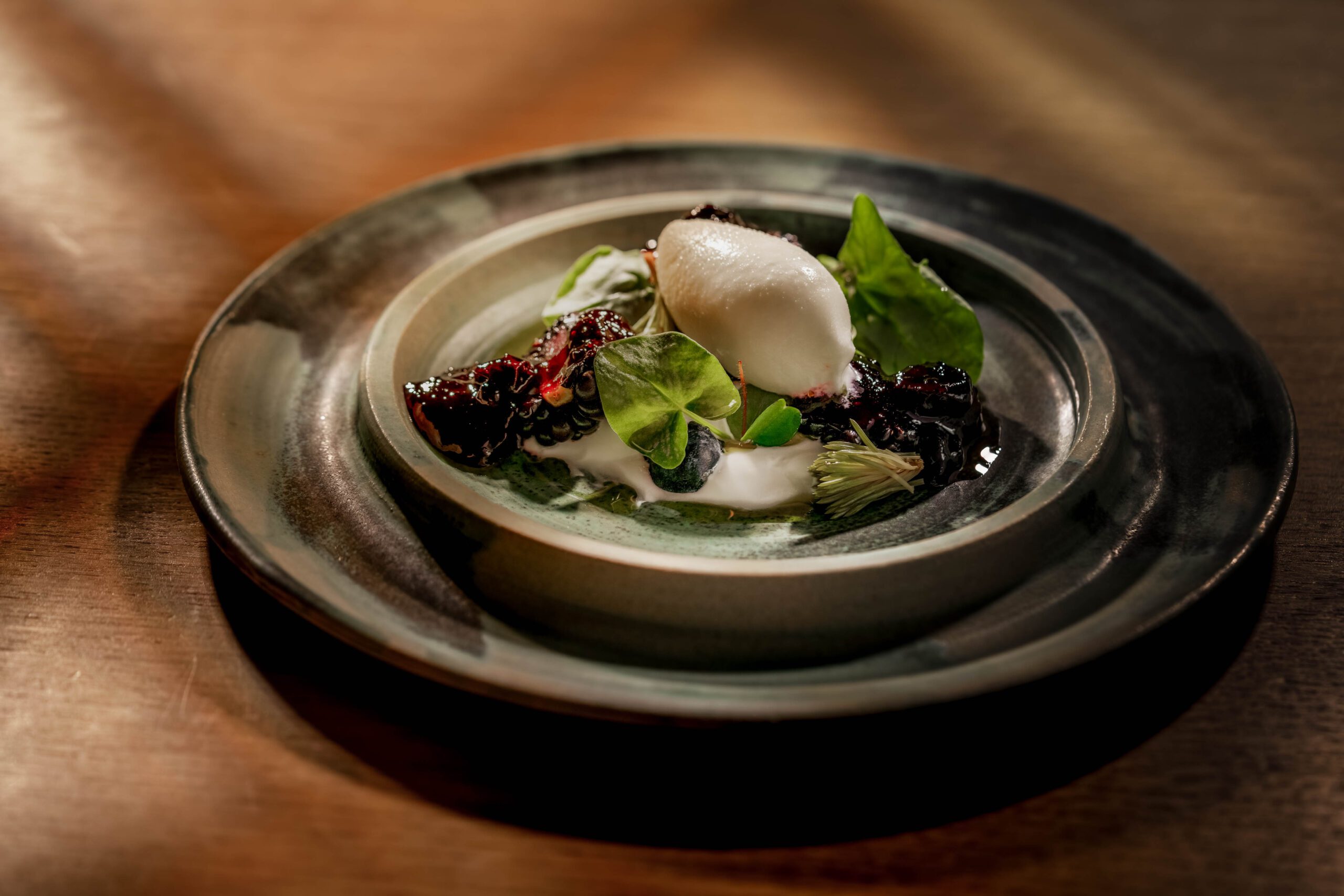 https://hungryformore.be/app/uploads/2025/10/neon-lier-dish-with-herbs-and-cream-scaled.jpg