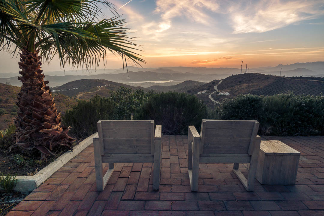 https://hungryformore.be/app/uploads/2026/10/casalejo-villa-andalucia-terrace-sunset.jpg