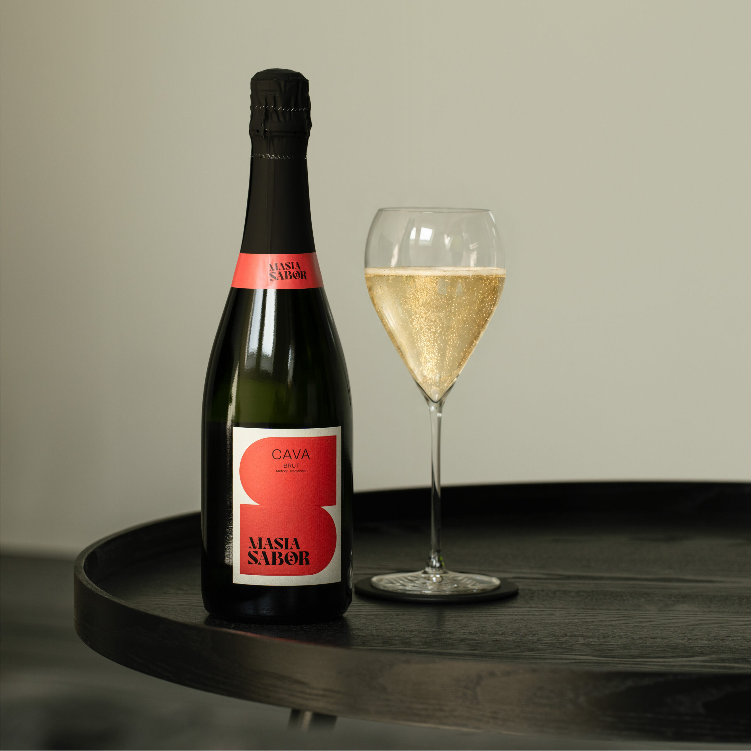 https://hungryformore.be/app/uploads/2026/10/masia-sabor-cava-bottle-and-glass-scaled.jpg