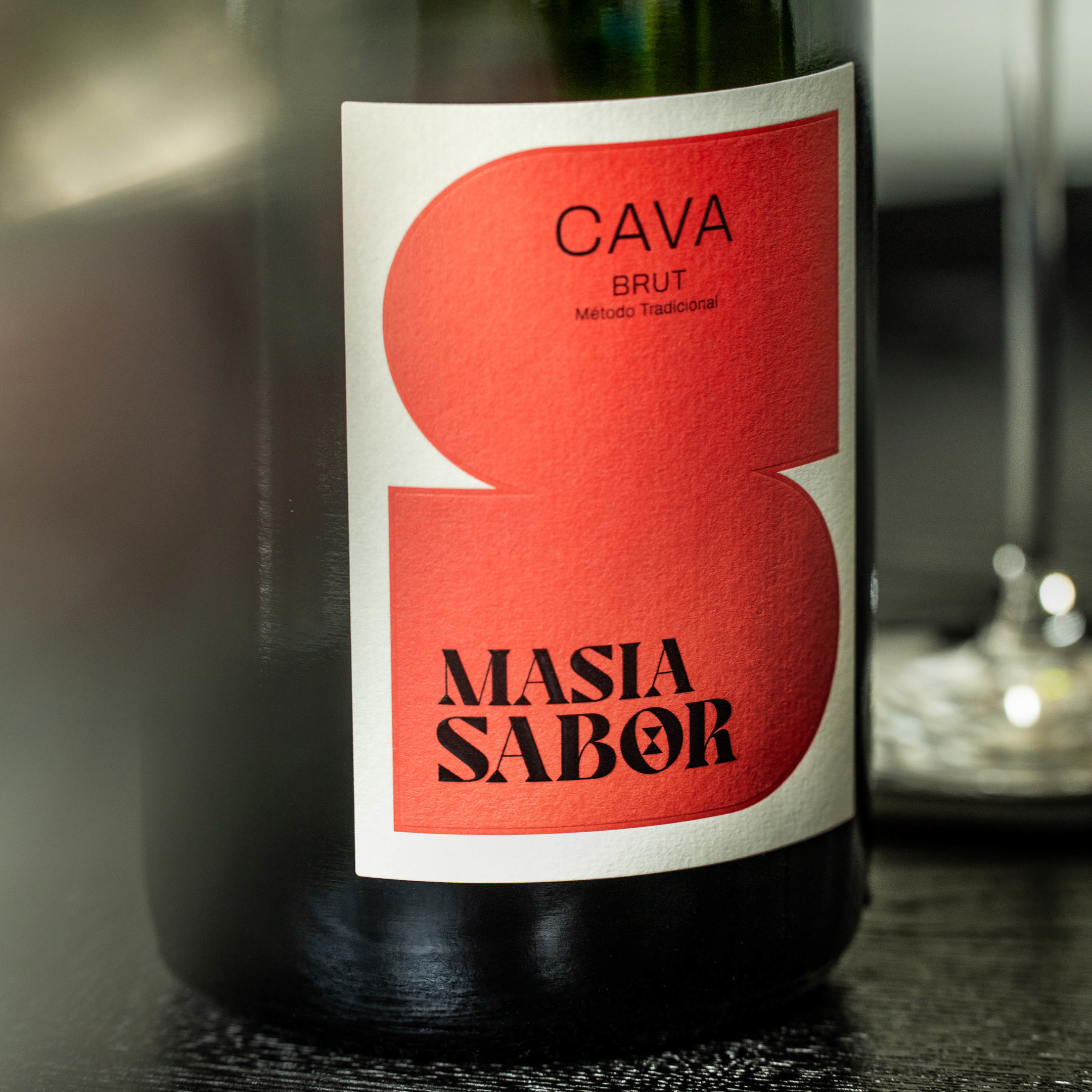 https://hungryformore.be/app/uploads/2026/10/masia-sabor-cava-brut-label-close-up.jpg